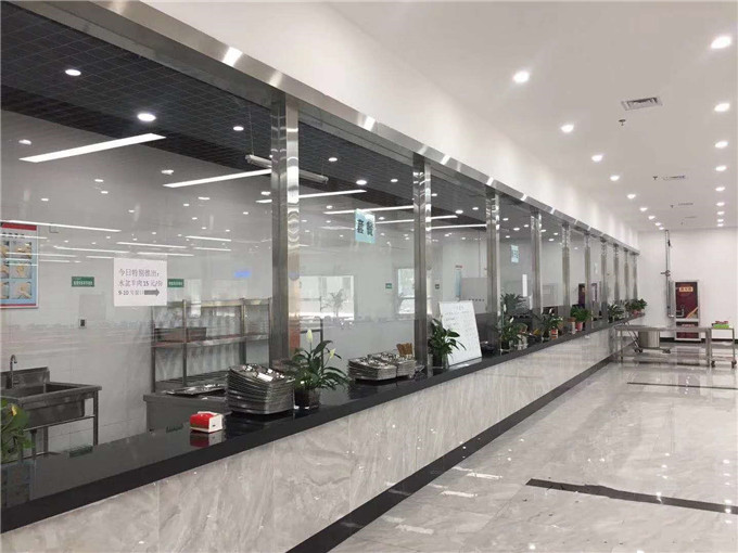 商用廚房設(shè)計(jì)與廚房設(shè)備結(jié)合，使食堂布局更合理